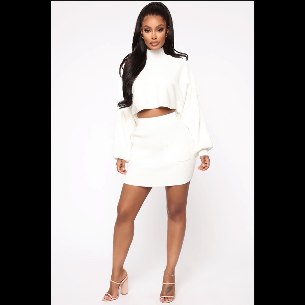 NWT Fashion Nova Size M Camryn Sweater Skirt Set